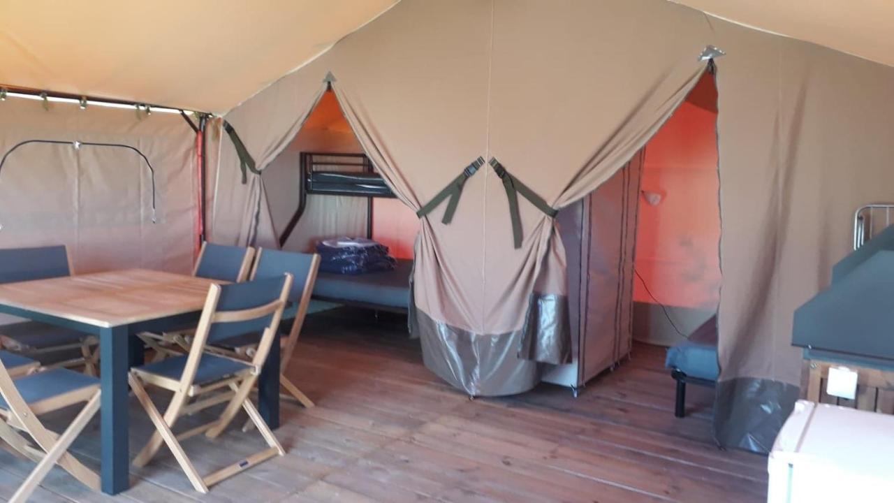 Lodge Les P'Tites Maisons Dans La Prairie Sallertaine Exterior foto