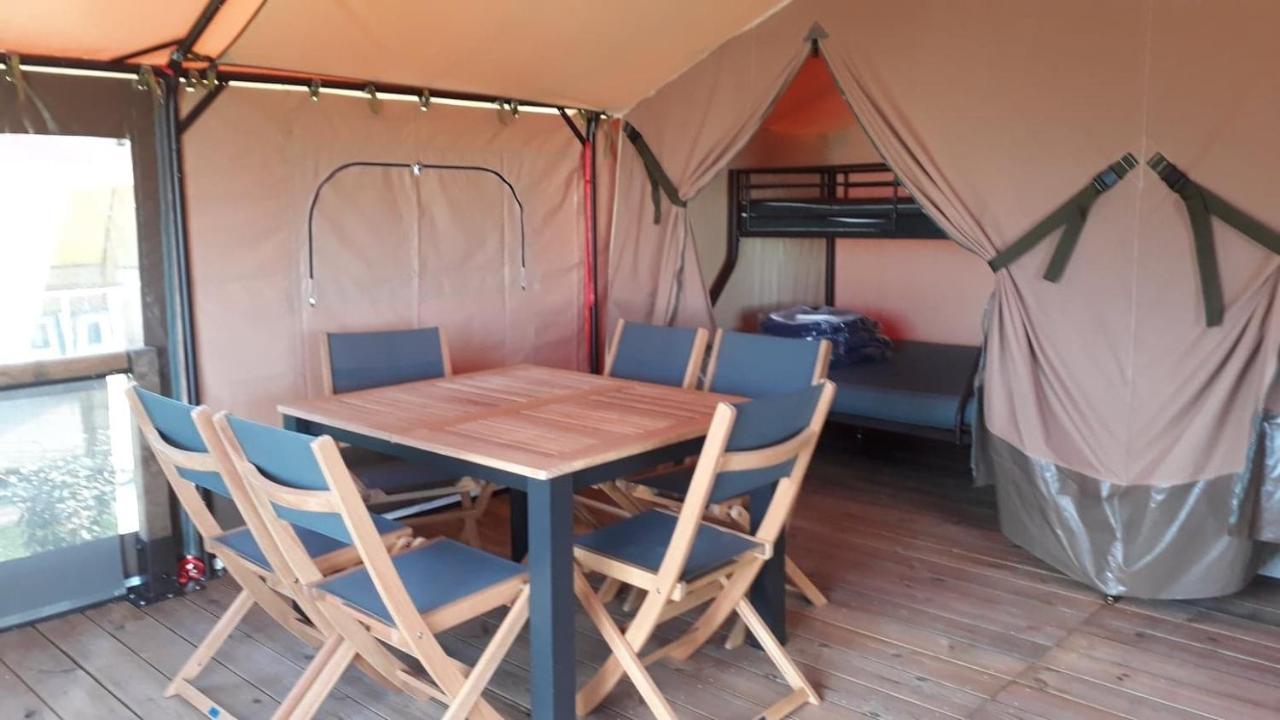 Lodge Les P'Tites Maisons Dans La Prairie Sallertaine Exterior foto