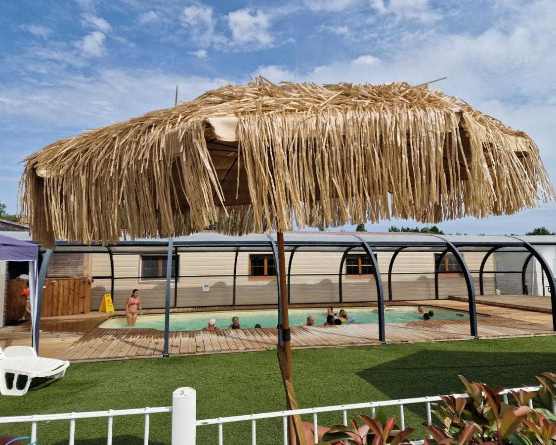 Lodge Les P'Tites Maisons Dans La Prairie Sallertaine Exterior foto